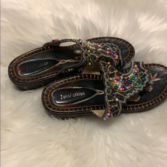 EUC Beaded Size 9 Sandals D3 - Picture 2 of 6